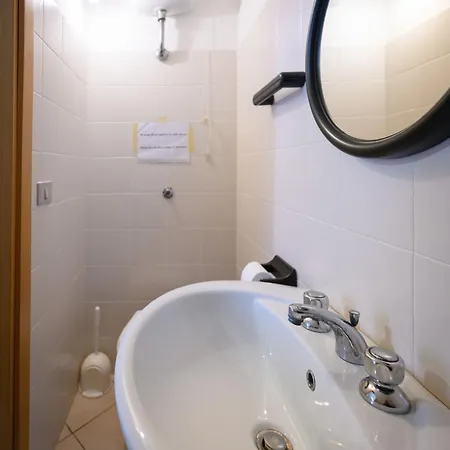 Residenza Grecale, Con Veranda, In Zona Residenziale Tranquilla, A Due Passi Dal Paese スティンティーノ