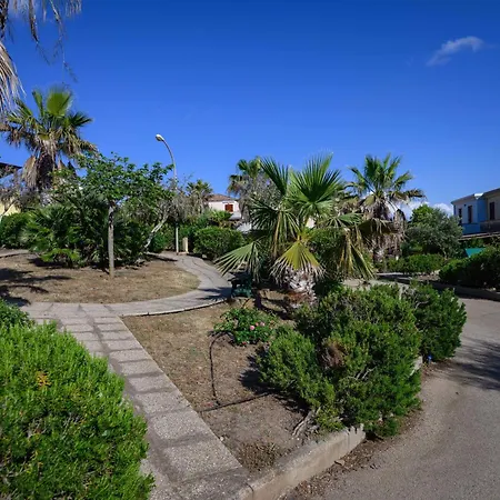 Residenza Grecale Con Veranda Vicino Al Paese *