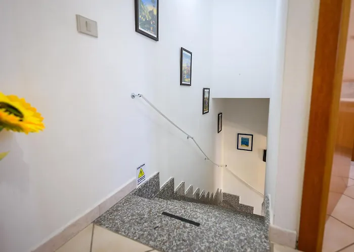 Residenza Grecale Con Veranda Vicino Al Paese