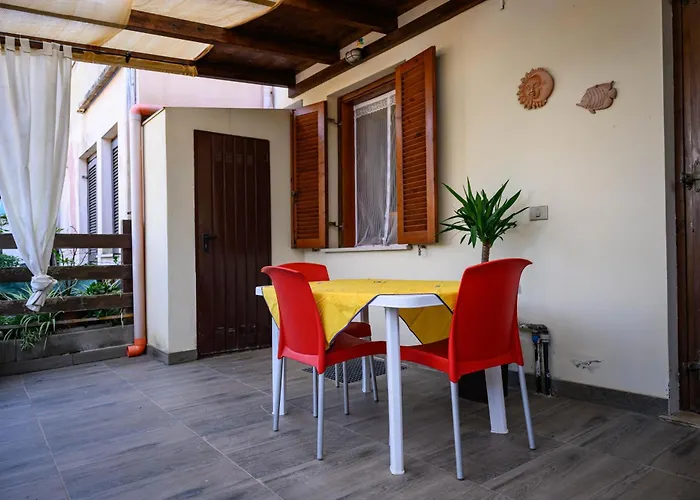 Residenza Grecale Con Veranda Vicino Al Paese Tatil Evi Stintino