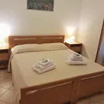 Semesterbostad Residenza Grecale, Con Veranda, In Zona Residenziale Tranquilla, A Due Passi Dal Paese