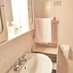 Residenza Grecale, Con Veranda, In Zona Residenziale Tranquilla, A Due Passi Dal Paese Semesterbostad *