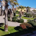 Residenza Grecale, Con Veranda, In Zona Residenziale Tranquilla, A Due Passi Dal Paese *