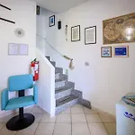 Residenza Grecale, Con Veranda, In Zona Residenziale Tranquilla, A Due Passi Dal Paese
