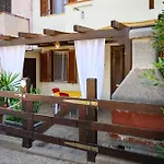 Residenza Grecale, Con Veranda, In Zona Residenziale Tranquilla, A Due Passi Dal Paese * Stintino