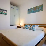 Residenza Grecale, Con Veranda, In Zona Residenziale Tranquilla, A Due Passi Dal Paese Semesterbostad