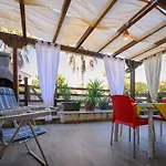 Residenza Grecale, Con Veranda, In Zona Residenziale Tranquilla, A Due Passi Dal Paese Stintino