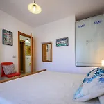 Residenza Grecale, Con Veranda, In Zona Residenziale Tranquilla, A Due Passi Dal Paese