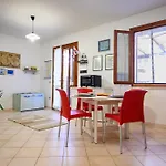 Σπίτι διακοπών Residenza Grecale, Con Veranda, In Zona Residenziale Tranquilla, A Due Passi Dal Paese
