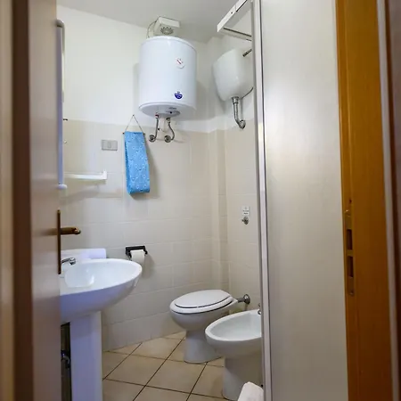 Residenza Grecale Con Veranda Vicino Al Paese *