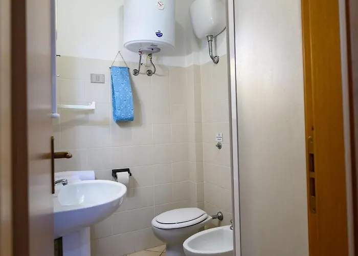 Residenza Grecale Con Veranda Vicino Al Paese *