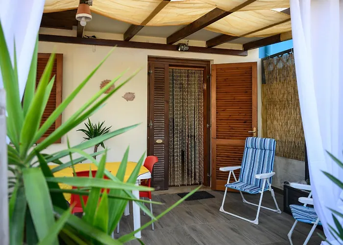 Residenza Grecale Con Veranda Vicino Al Paese *